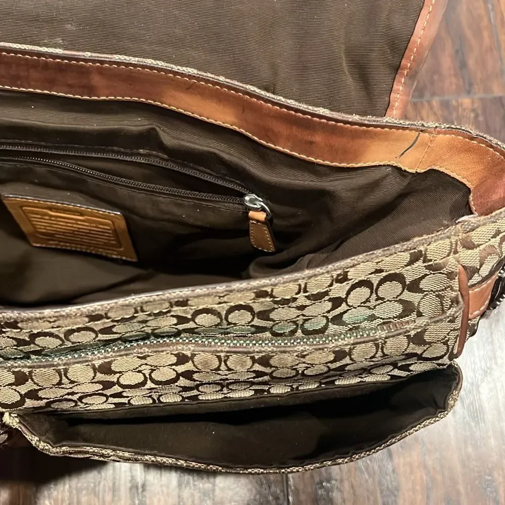 Coach Voyage Signature Messenger Bag in GUC signature jacquard fabric